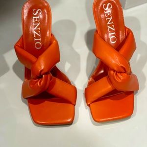 Crisscross knot heels